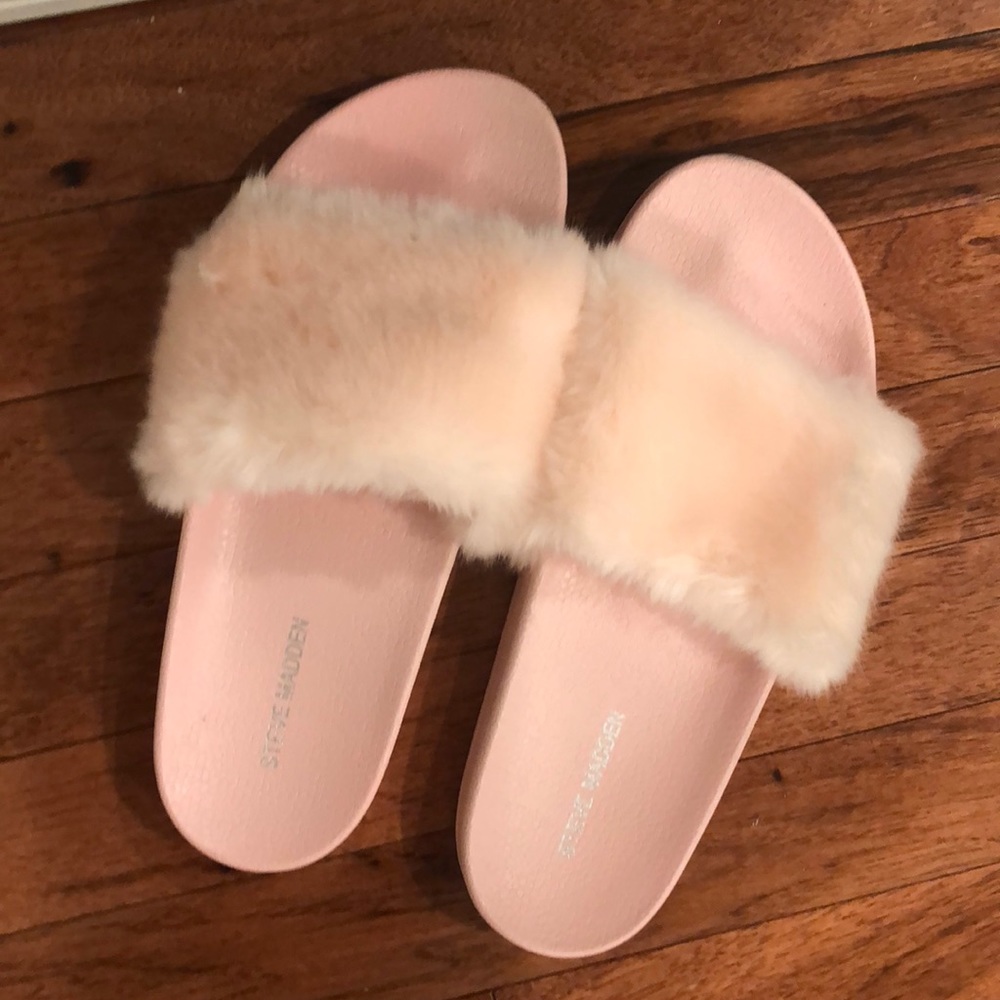 STEVE MADDEN PINK SLIDES
